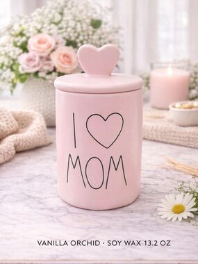 NEW Rae Dunn I ❤️ MOM Pink Candle Vanilla Orchid 13.2 oz Heart Lid Mother’s